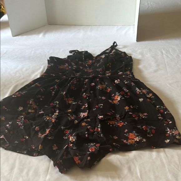 American Eagle Outfitters Black Floral Romper - Picture 8 of 8